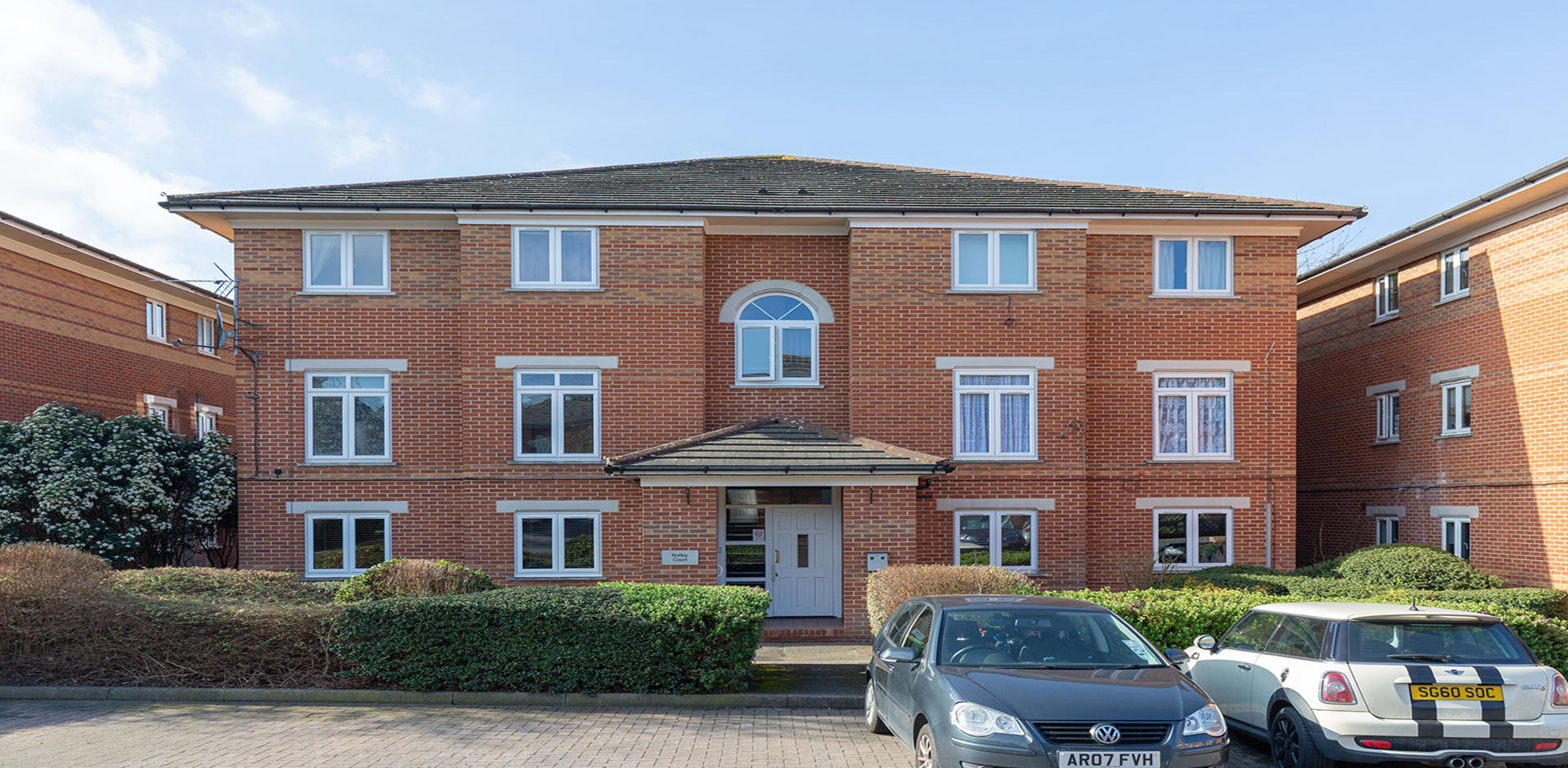 			NO TENANTS ADMINISTRATION FEES , 1 Bedroom, 1 bath, 1 reception Flat			 Swynford Gardens, Hendon Central NW4